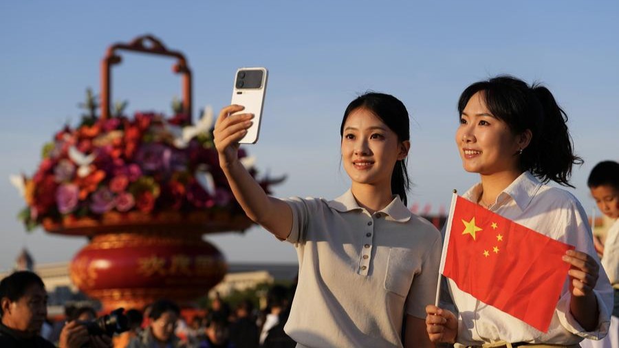 Chine : cérémonie de lever du drapeau lors de la fête nationale