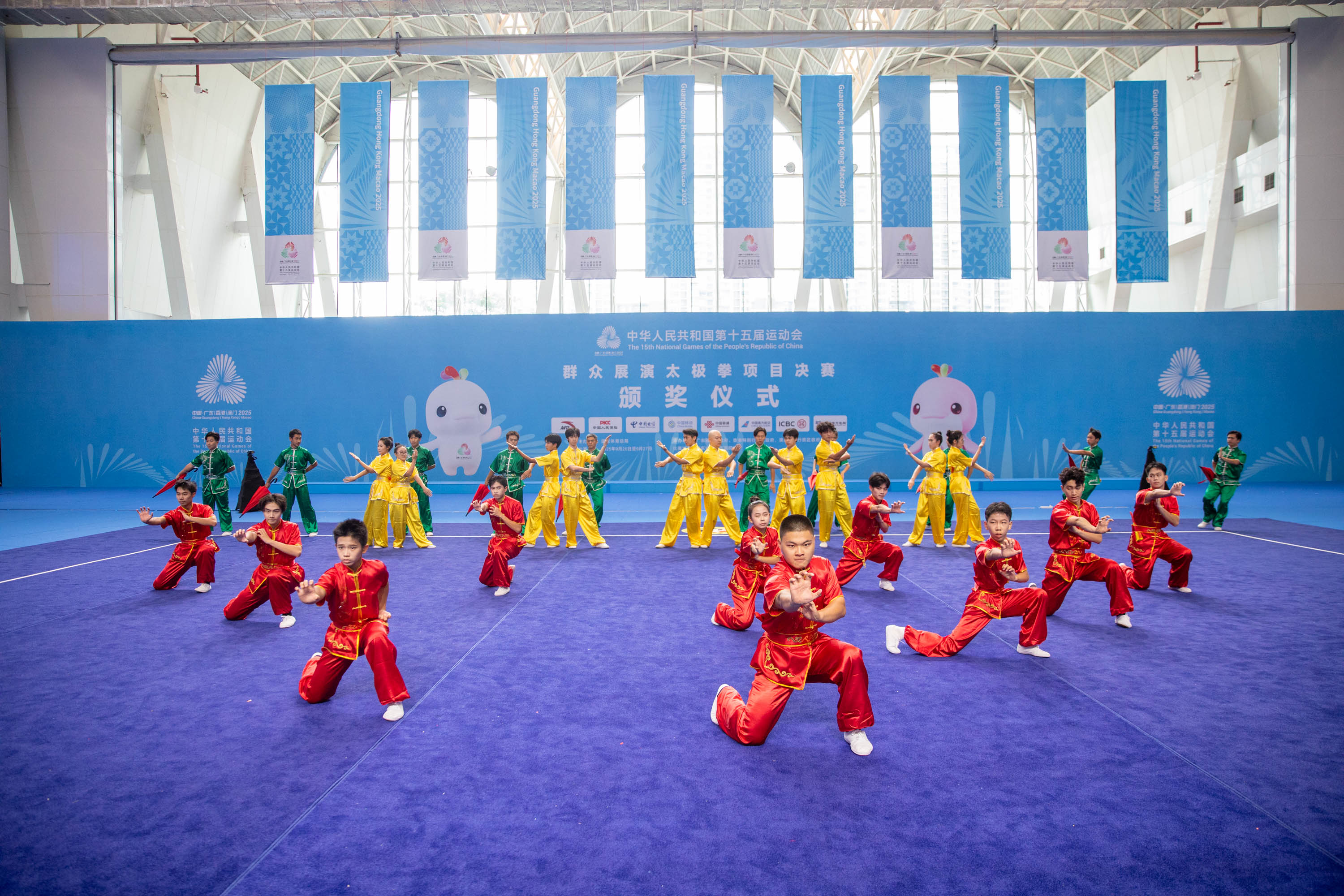 节目《壮志凌云》以“醒狮功夫秀”为创意核心，将刚劲有力的武术动作与灵动跳跃的舞狮技艺相结合。