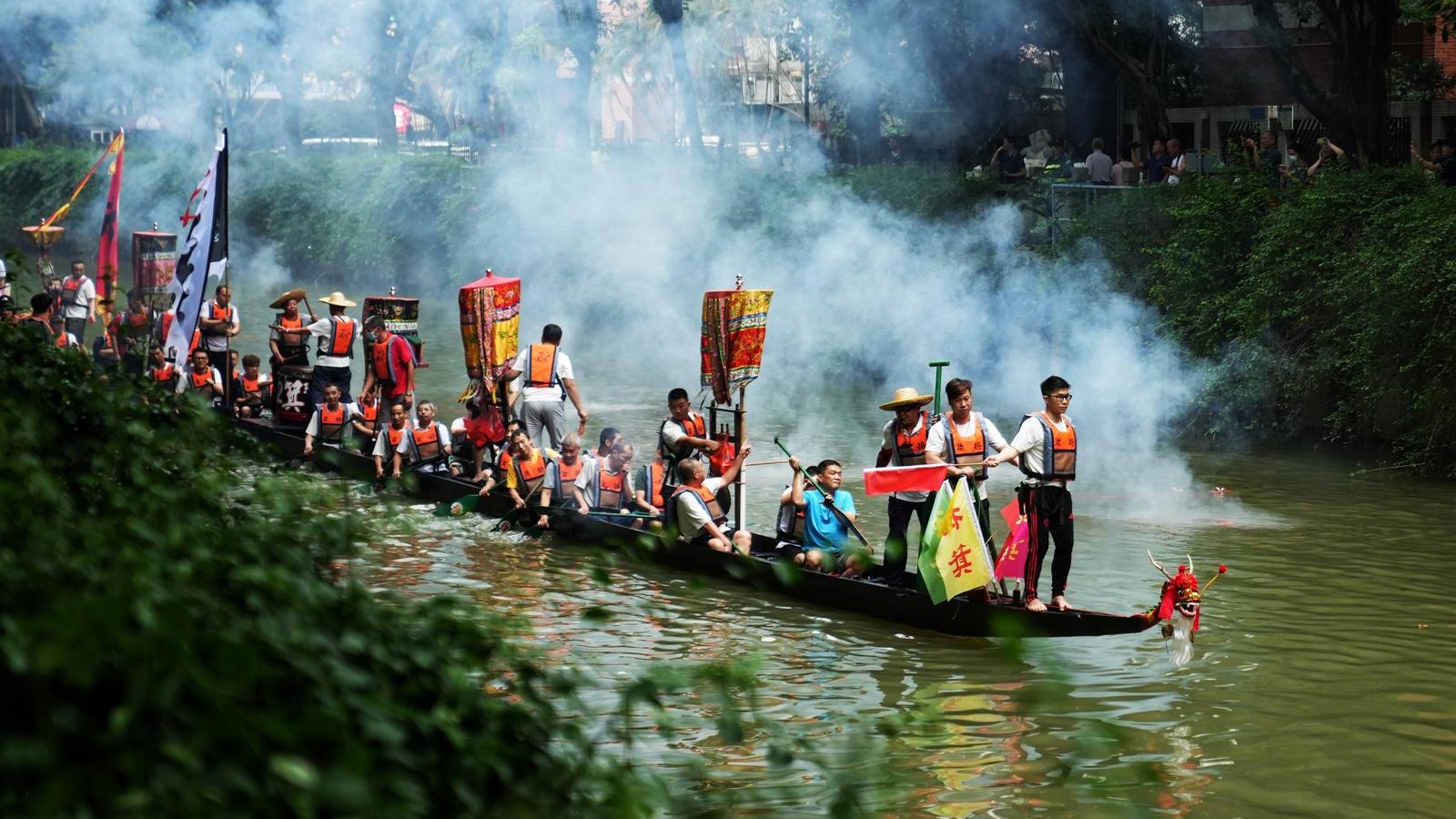 Traditional dragon boat ceremony in Guangzhou's Yangji Village