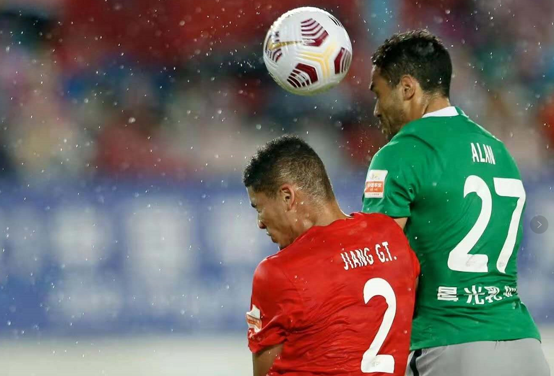 中超大湾区德比广州2比0深圳