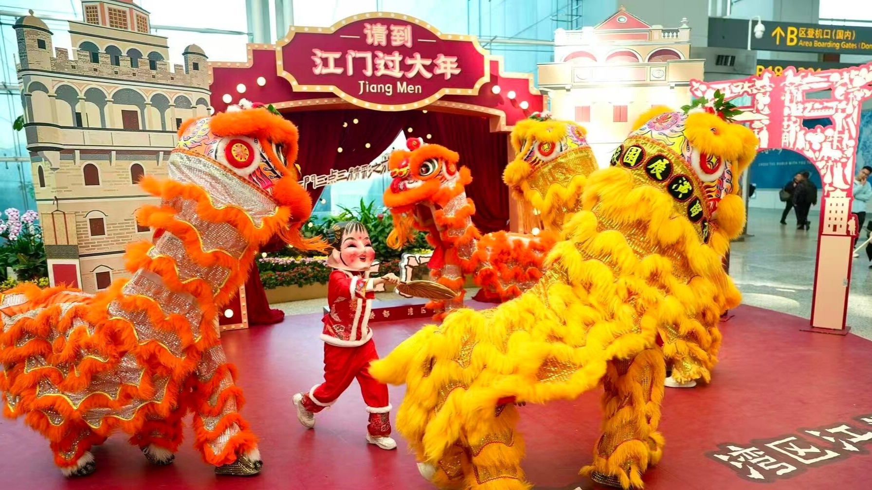 Jiangmen holds promotional event at airport to extend invitation to all for spring festival celebrations