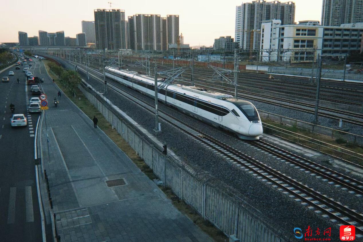 广清城际铁路南延线列车。管俊鸿/摄