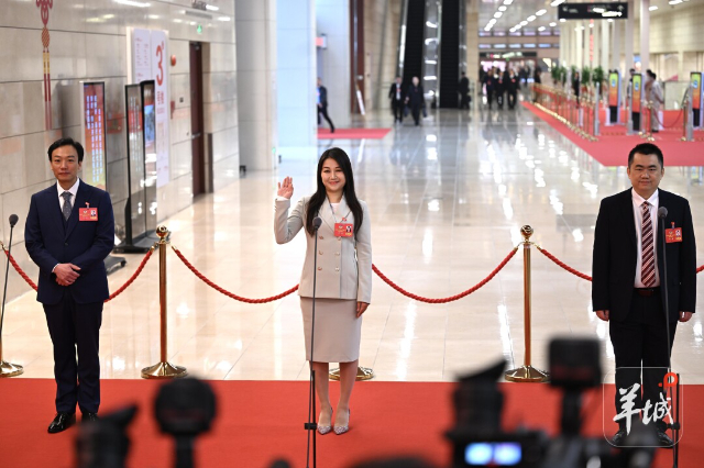 Guangdong CPPCC members respond to hot topics via first Members' Corridor