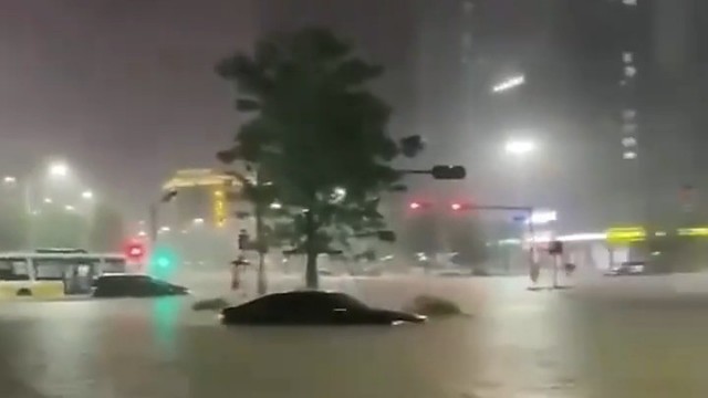 东莞多个镇街发布暴雨红色预警！出现多处内涝积水