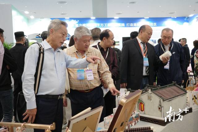 潮侨潮商实地了解汕头“百千万工程”建设成果。 南方+ 蔡沚彦 拍摄