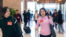 出席广东省两会的代表委员报到 带来这些“金点子” 出席广东省两会的代表委员报到 带来这些“金点子”