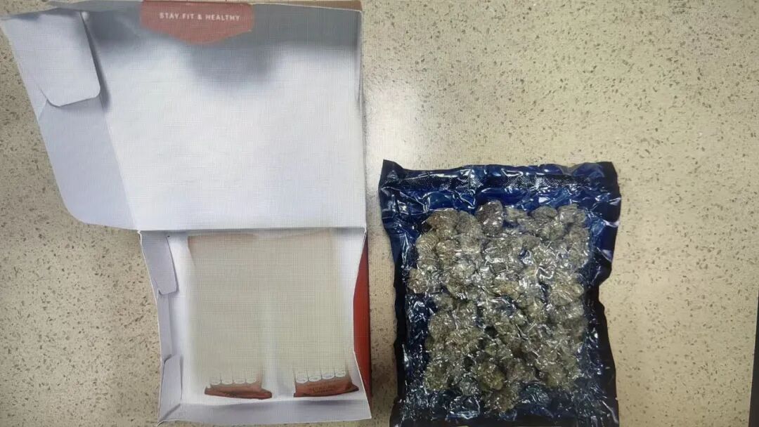 进入小吃确实隐藏了大麻和惩罚！
