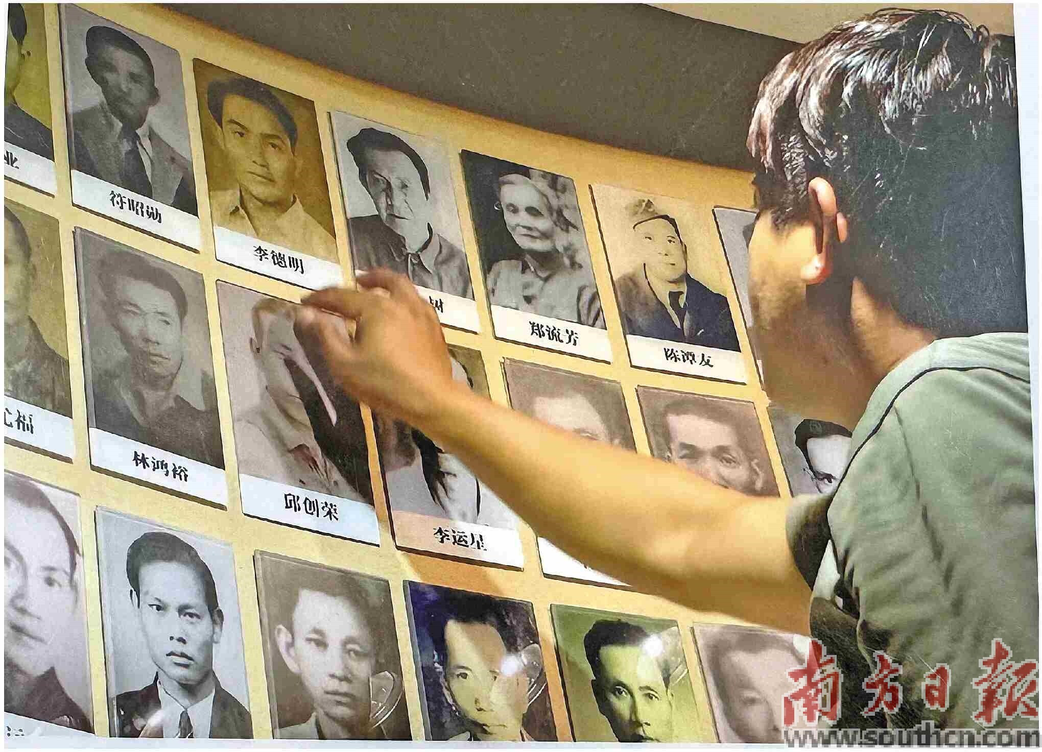南洋华侨机工回国抗日纪念馆工作人员将李德明姓名、肖像补录登上纪念馆抗战英雄墙。 受访者供图