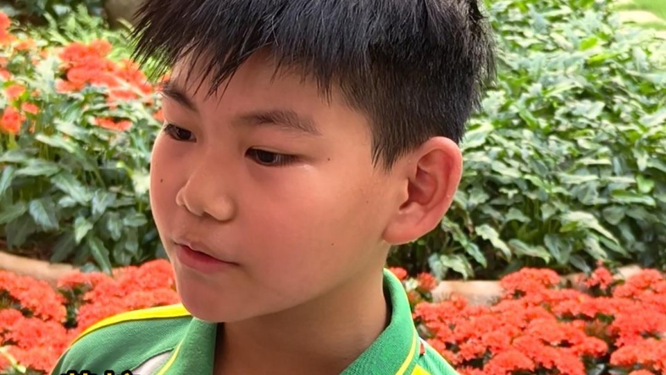 全网点赞的广州地铁“小孩哥”：我做了一名学生应该做的！