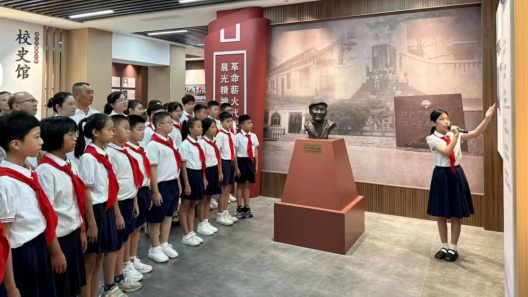 烽火岁月淬初心 红色基因植心田——湛江市赤坎区举办开学思政第一课