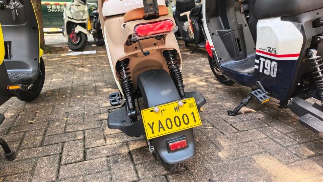 YA0001！广州首张电动自行车专用号牌发放