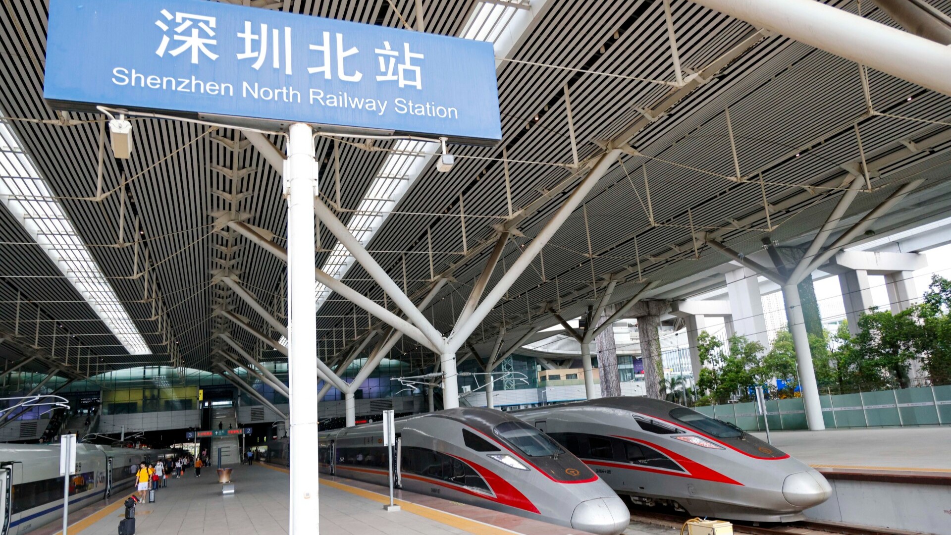 Guangzhou, Shenzhen arrange overnight bullet trains for holiday rush