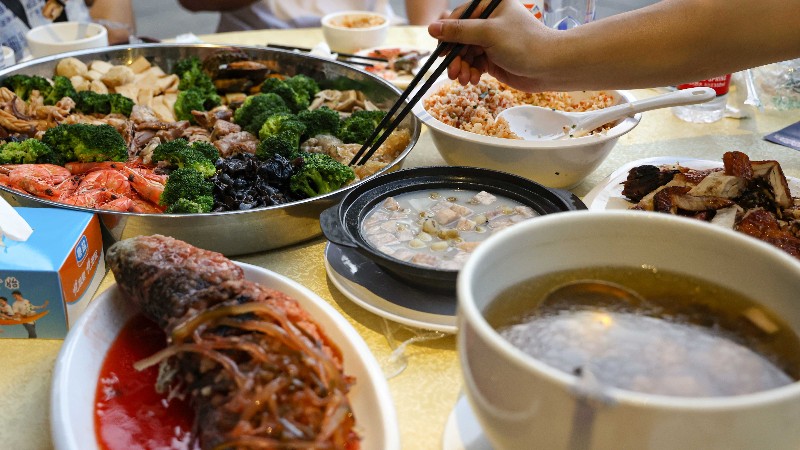 “黄金周”期间广东酒楼食肆门庭若市 婚宴家宴订单火