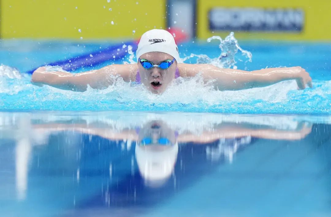 　　2023年9月25日，杭州亚运会游泳项目女子200米个人混合泳决赛，中国选手叶诗文以2分10秒34的成绩获得亚军 图/新华社