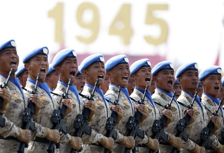 2025年9月3日，纪念中国人民抗日战争暨世界反法西斯战争胜利80周年大会在北京隆重举行。这是维和部队方队接受检阅。新华社记者 李明 摄