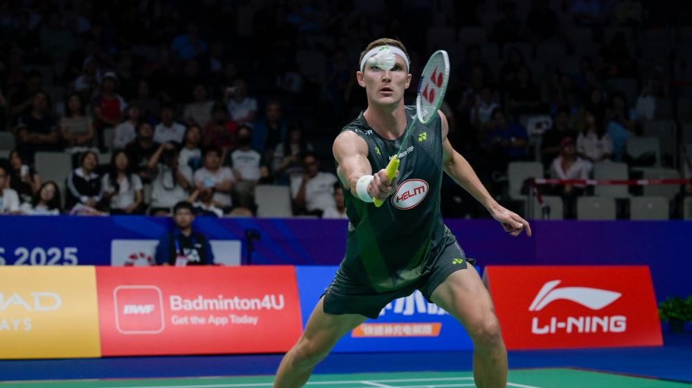 Axelsen crashes out at badminton China Masters