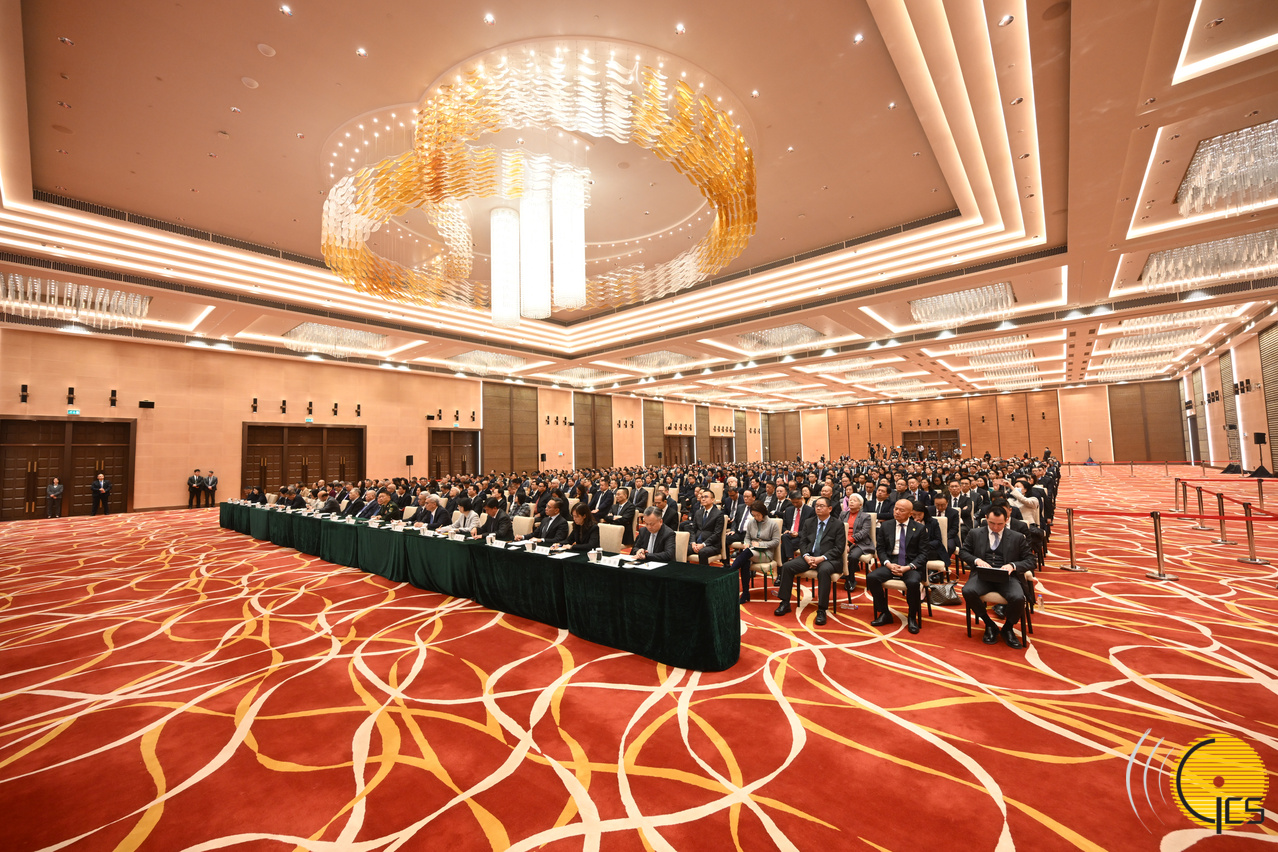 Palestra sobre a aprendizagem, difusão e implementação do espírito dos discursos importantes do Presidente Xi Jinping no âmbito da visita a Macau destinada a todos os sectores da sociedade de Macau, realizada no Complexo da Plataforma de Serviços para a Cooperação Comercial entre a China e os Países de Língua Portuguesa.