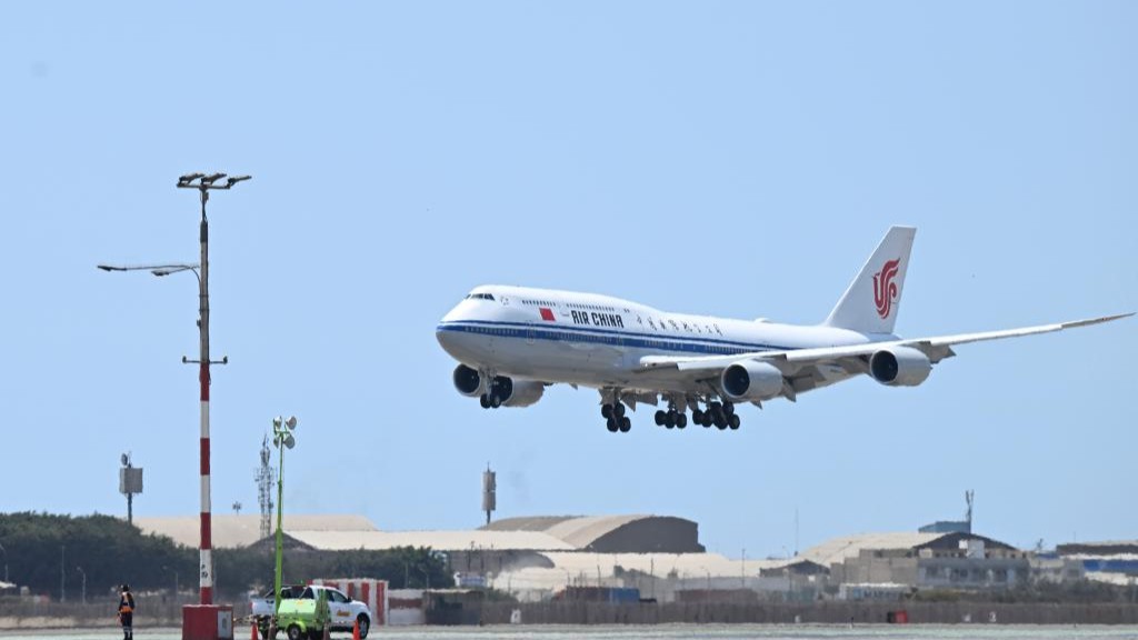 Xi arrives in Lima for state visit to Peru, APEC meeting