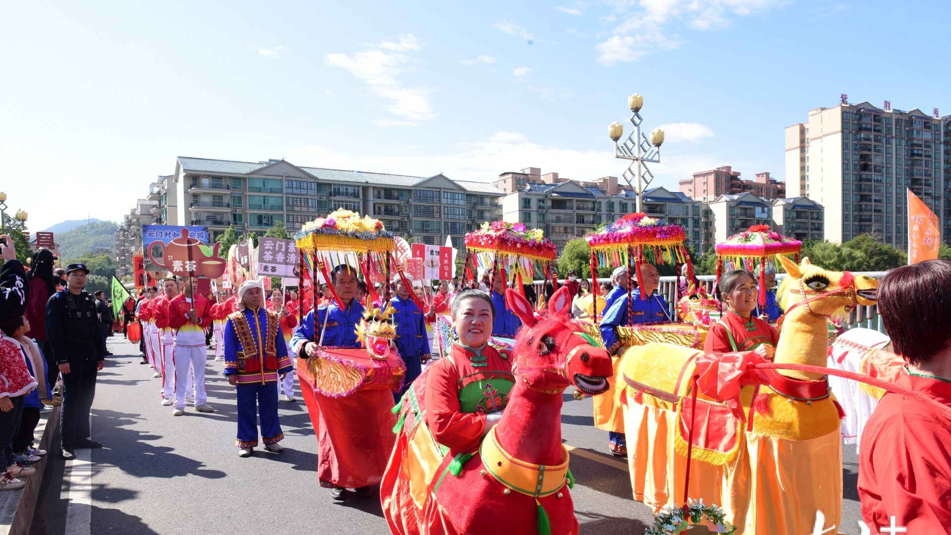 Over 80,000 tourists drawn to activities for "Shiyuezhao" festival in Ruyuan, Shaoguan