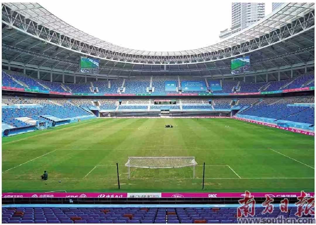 图为改造后的深圳市体育中心体育场。    南方日报记者 石磊 见习记者 赵子杰 摄