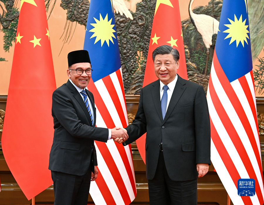 　　3月31日下午，国家主席习近平在北京人民大会堂会见来华进行正式访问的马来西亚总理安瓦尔。新华社记者 饶爱民 摄