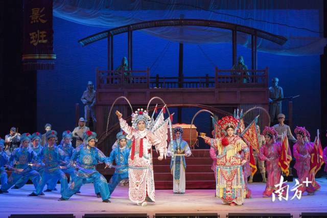 林榆受命组织建立广东省第一个国营粤剧团，即广东粤剧团，也是现今广东粤剧院的前身。图为在广东粤剧院举行的演出。肖雄 摄