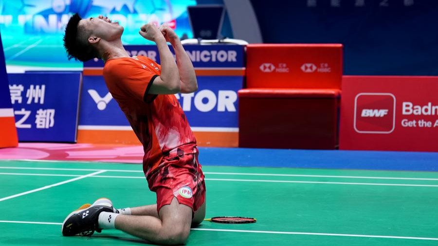 China's Weng into men's singles final at badminton China Open