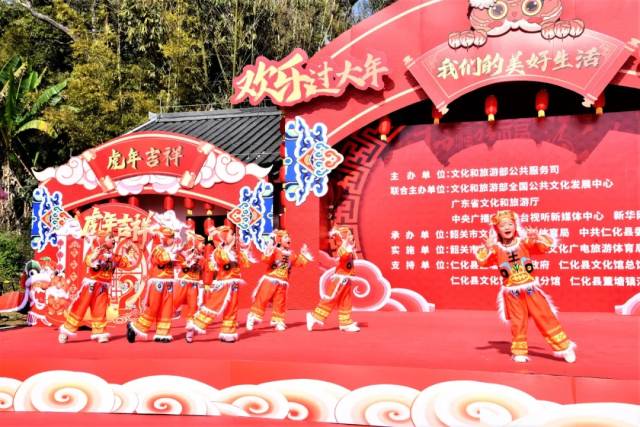 韶关仁化河富村“村晚”