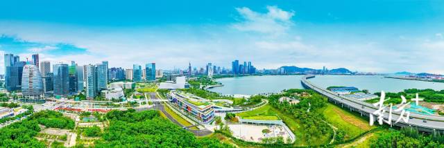 2021年10月17日，航拍下的深圳前海深港现代服务业合作区。 