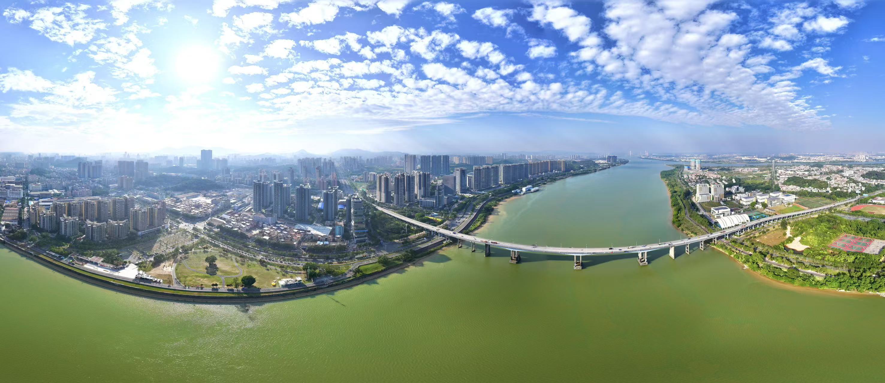 江门城市“封面级”滨水景观带。