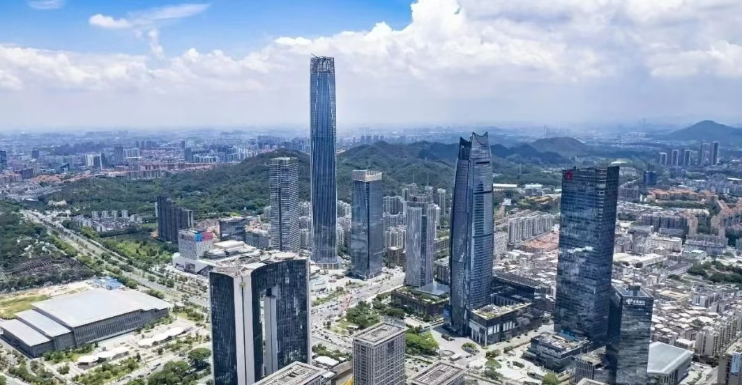 俯瞰东莞市中心。