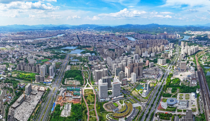 梅州城市航拍图。（高讯摄）