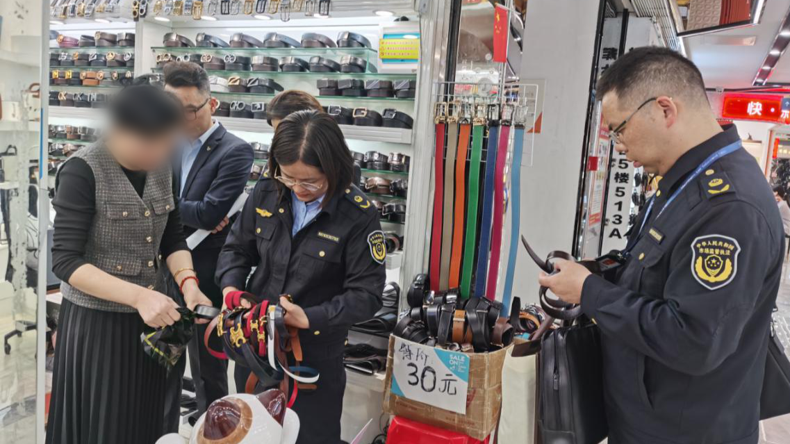 超1000件假冒名牌服饰被查获！广州“守护知识产权保护”在行动