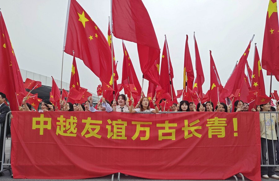 Xi diz que laços China-Vietnã entrarão em novo estágio com esforços conjuntos
