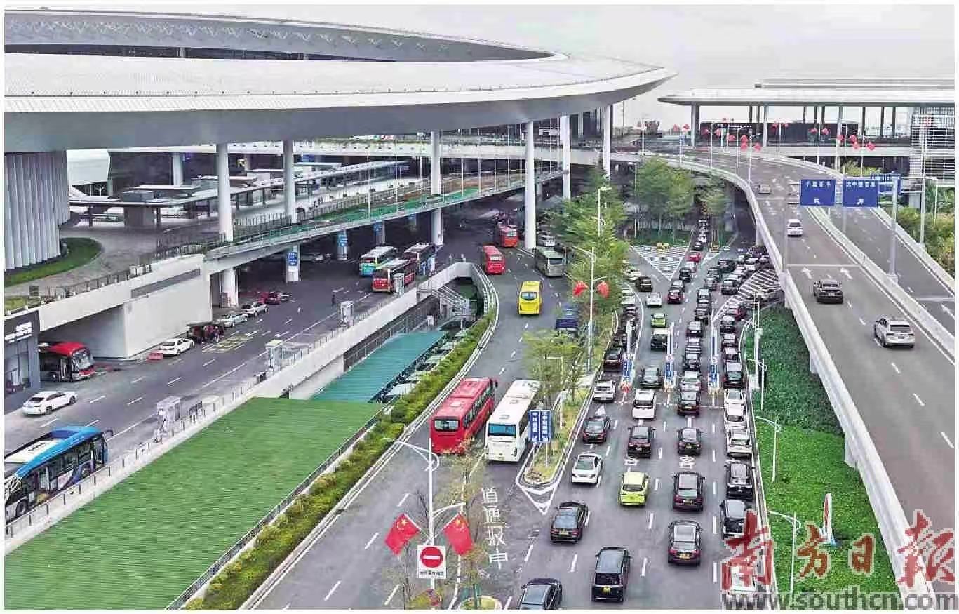  “五一”假期港珠澳大桥迎来车流客流双高峰。 黎钊德 摄