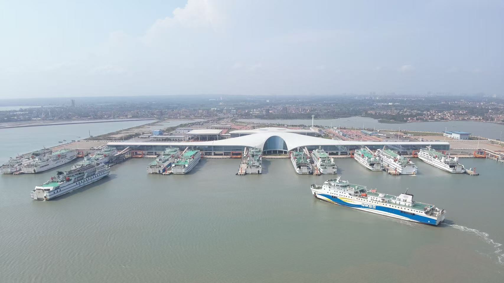 琼州海峡“五一”假期发送旅客44.3万人次，同比增长超26%