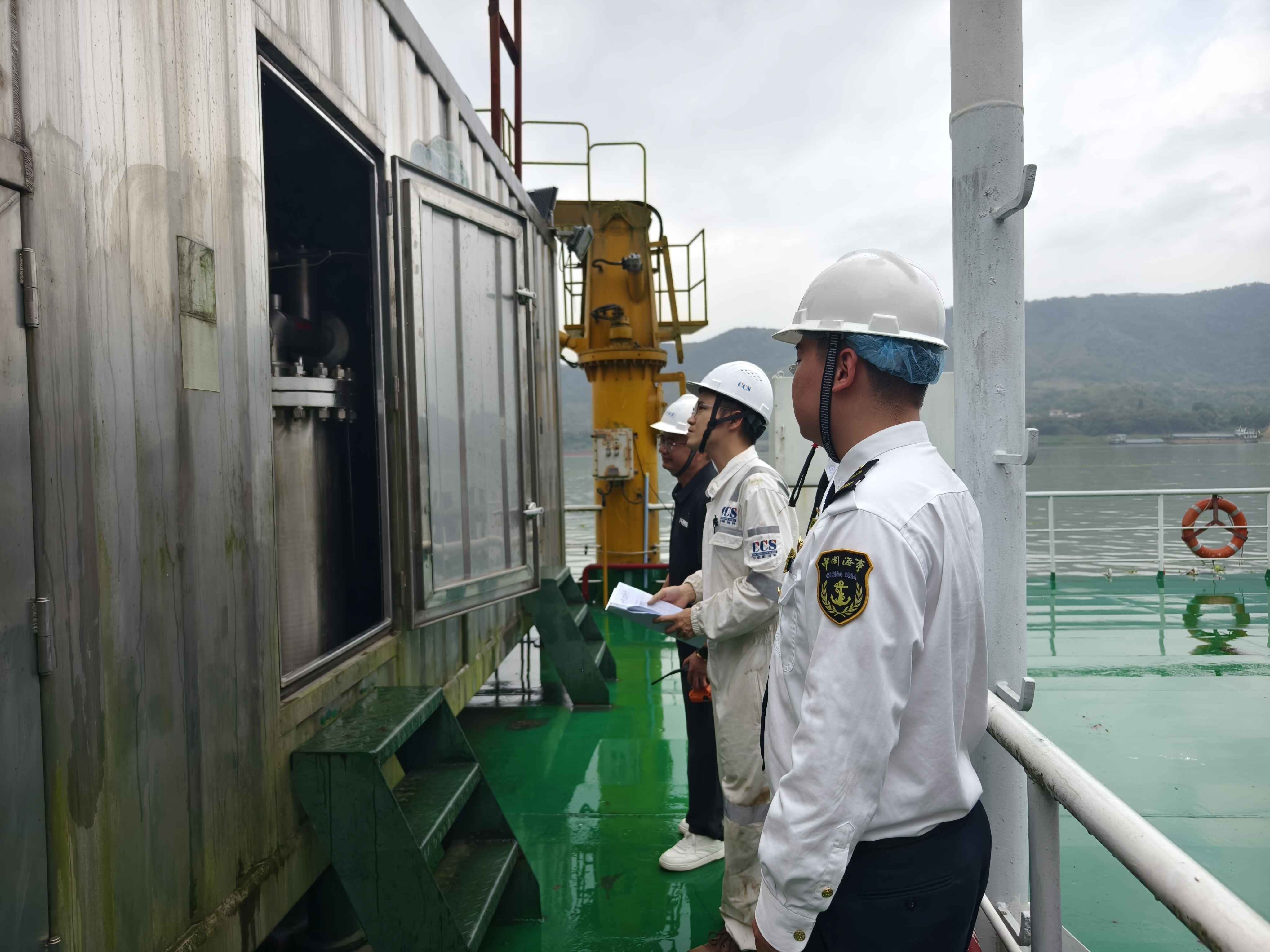 云浮海事与船检部门联合筑牢水上加油站安全防线