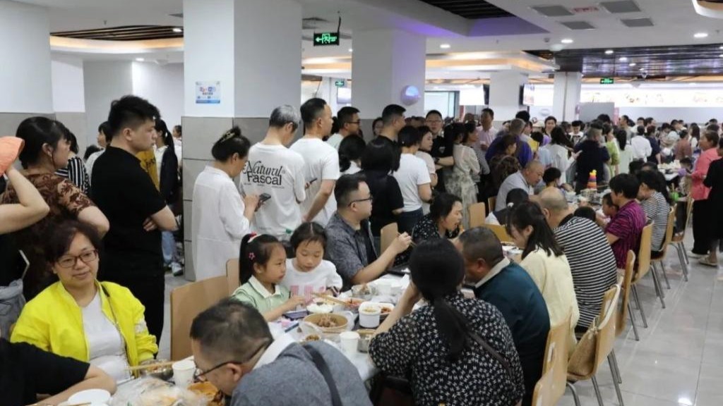 火爆的政府食堂為旅游“上大分”