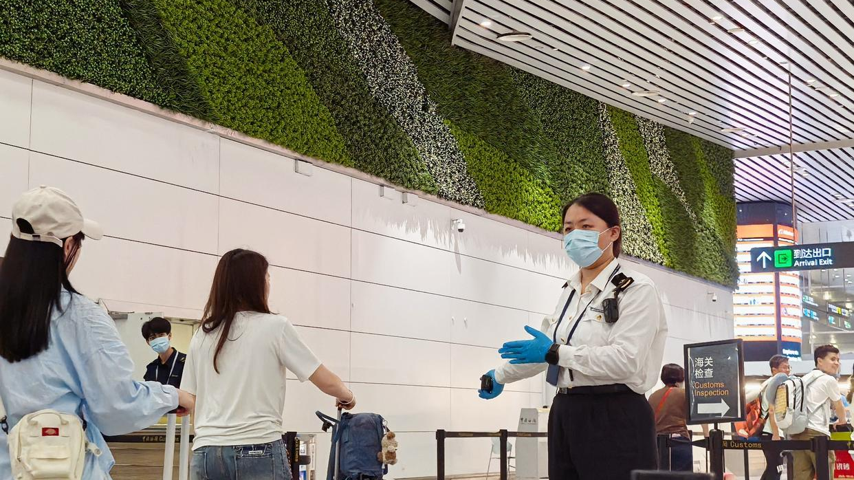 Guangzhou Baiyun International Airport sees cross-border spike amid China's May Day travel boom