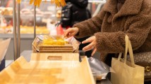 临期食品盲盒受追捧 环保与食品安全如何平衡? 临期食品盲盒受追捧 环保与食品安全如何平衡?