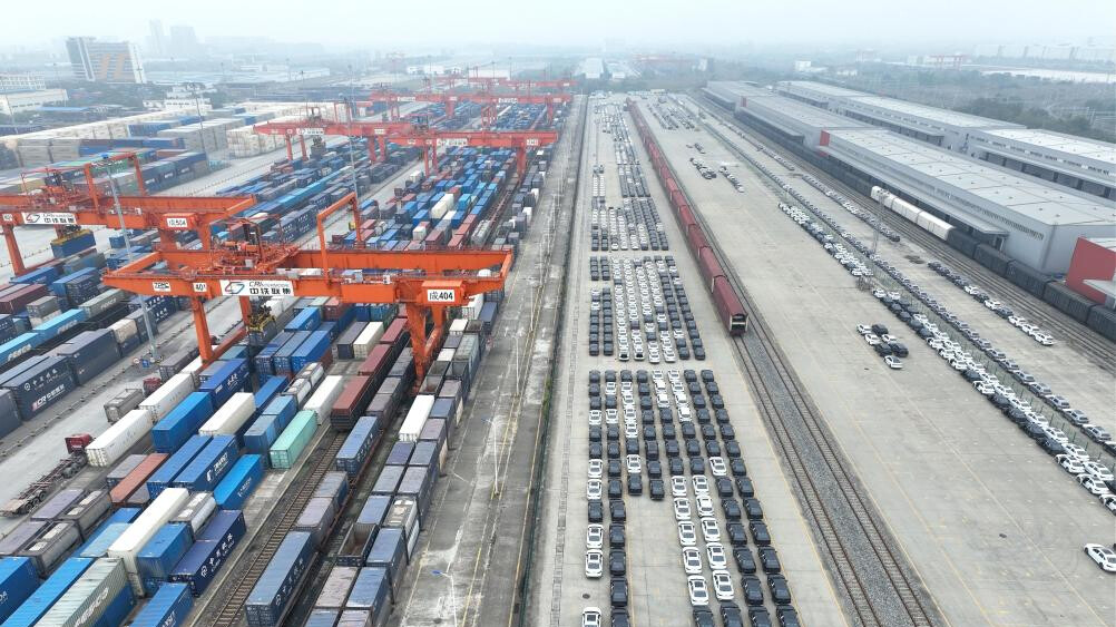 Guangzhou : départ vers l’Italie d’un train de fret Chine-Europe transportant des marchandises du e-commerce