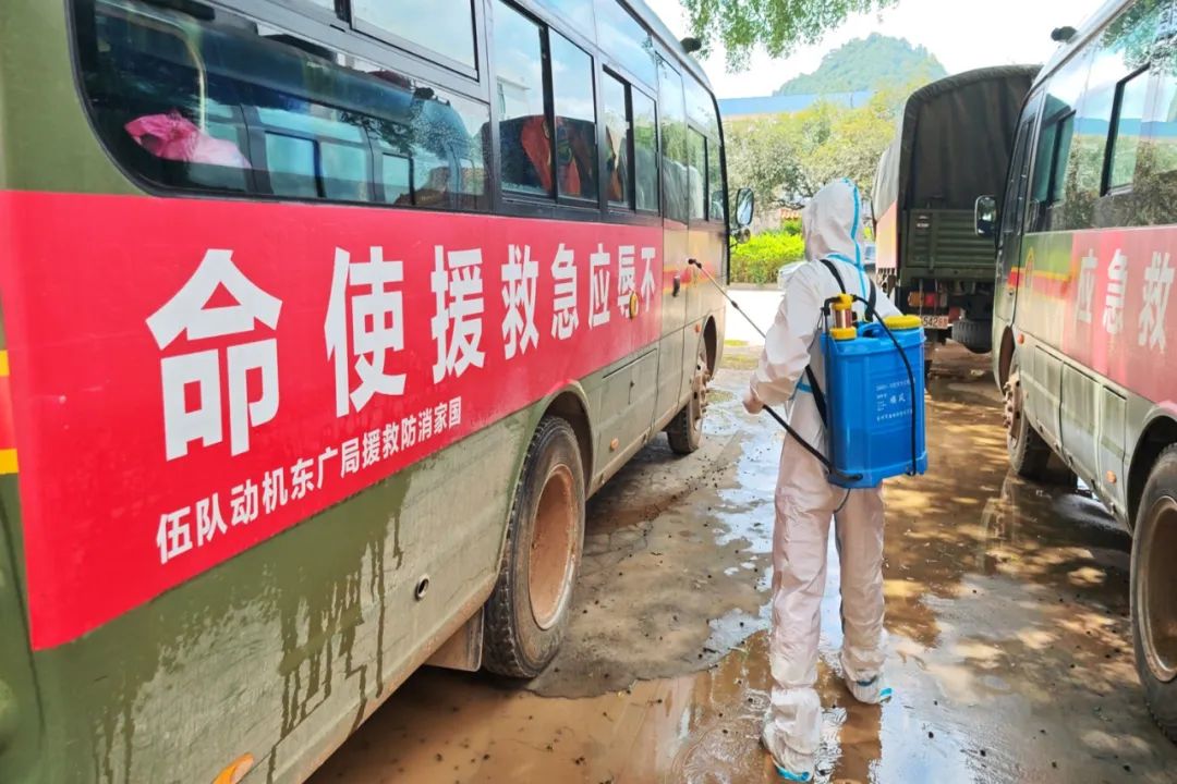 车辆全面消杀。图源广东机动队伍