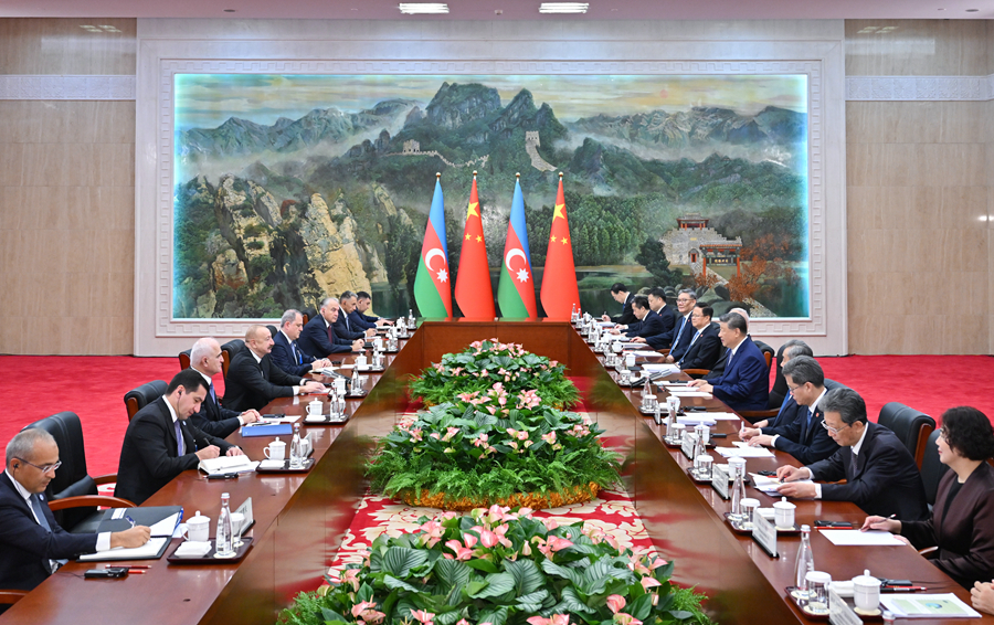 8月31日上午,国家主席习近平在天津迎宾馆会见来华出席2025年上海合作组织峰会和纪念中国人民抗日战争暨世界反法西斯战争胜利80周年活动的阿塞拜疆总统阿利耶夫。新华社记者 岳月伟 摄