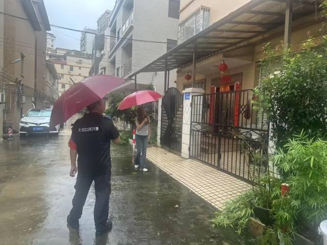 汤伟鹏的最后9小时：一位广州治保队员山体滑坡前的用力一推