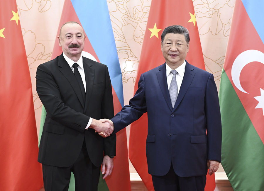 8月31日上午,国家主席习近平在天津迎宾馆会见来华出席2025年上海合作组织峰会和纪念中国人民抗日战争暨世界反法西斯战争胜利80周年活动的阿塞拜疆总统阿利耶夫。新华社记者 燕雁 摄