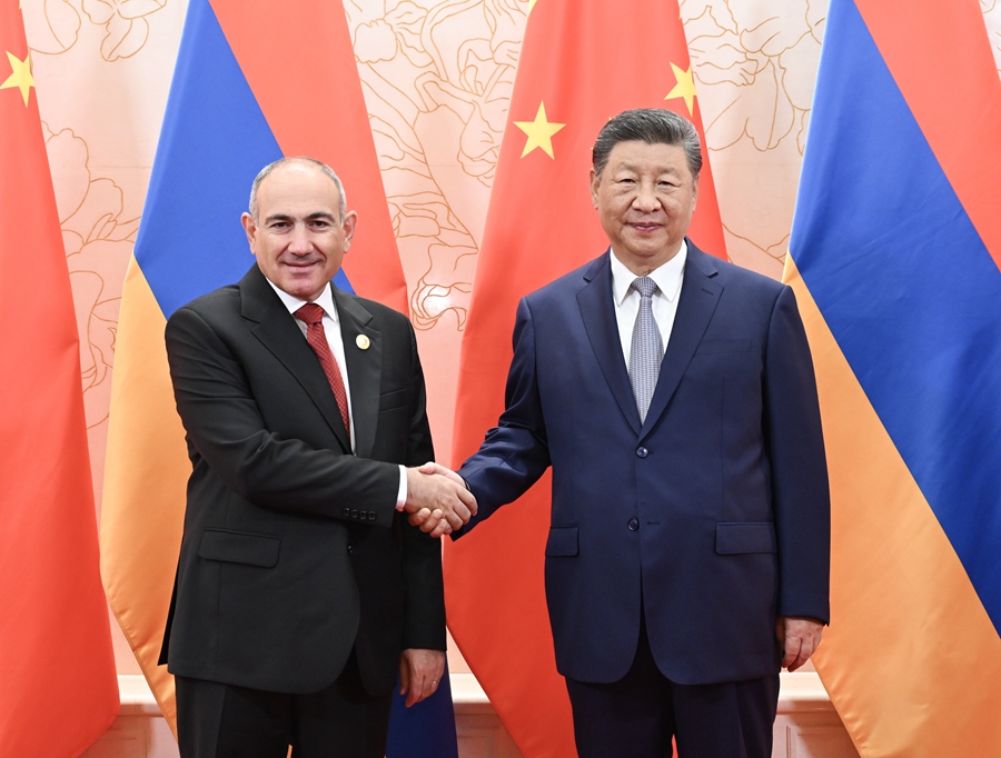 8月31日上午,国家主席习近平在天津迎宾馆会见来华出席2025年上海合作组织峰会和纪念中国人民抗日战争暨世界反法西斯战争胜利80周年活动的亚美尼亚总理帕什尼扬。新华社记者 谢环驰 摄