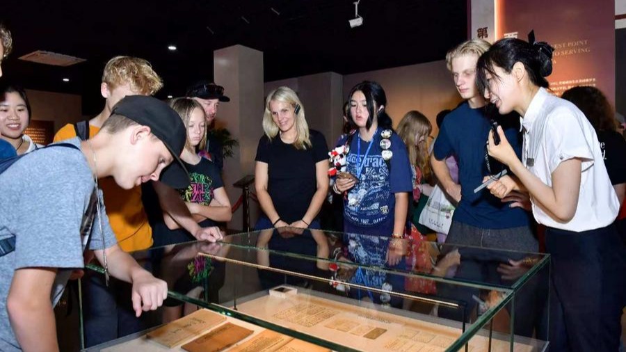 80 years on, echoes of WWII victory ring out in calls for peace