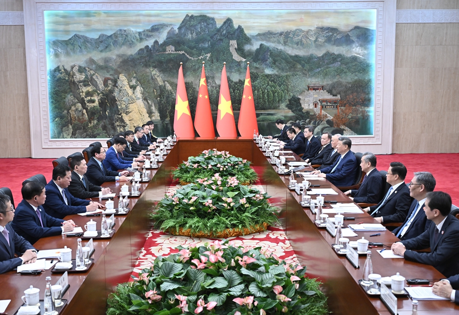 　　8月31日下午，国家主席习近平在天津迎宾馆会见来华出席2025年上海合作组织峰会的越南总理范明政。新华社记者 燕雁 摄