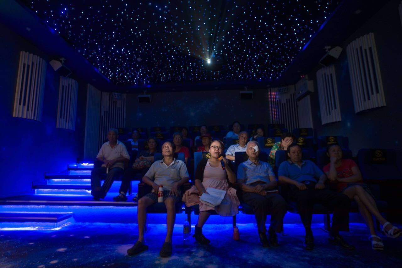 盲人电影院放映现场。武汉市青山区委组织部供图