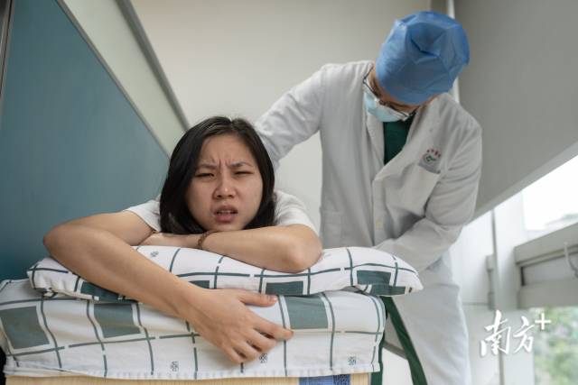 杨晓婷的腰伤在广东省中医院接受治疗。 杨晓婷的腰伤在广东省中医院接受治疗。